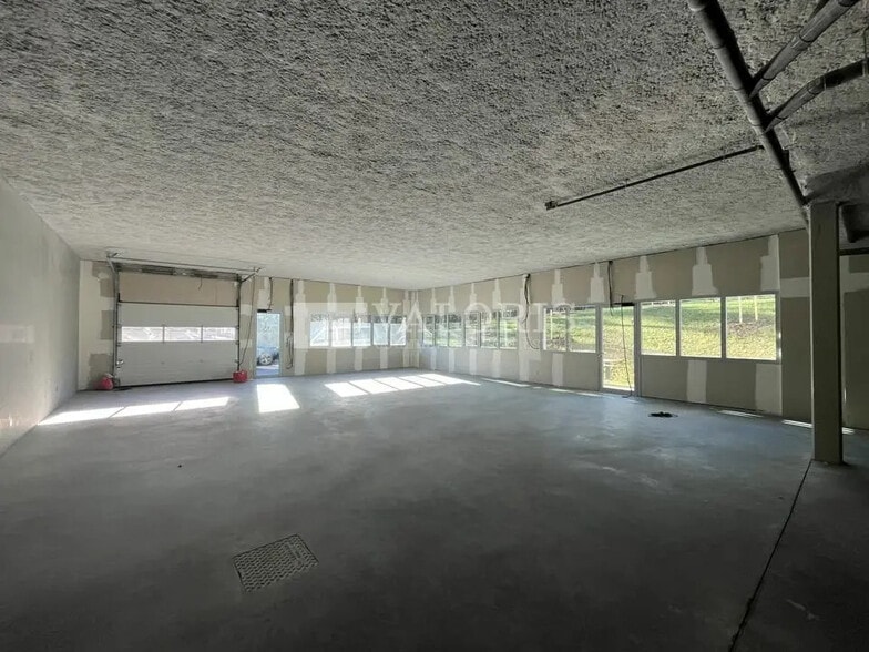 Flex in Lissieu for sale - Building Photo - Image 2 of 5