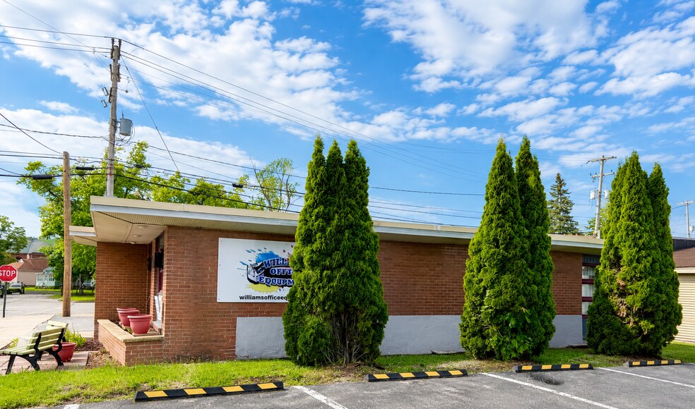 312 W Elm St, Cheboygan, MI à vendre - Photo du bâtiment - Image 2 de 15