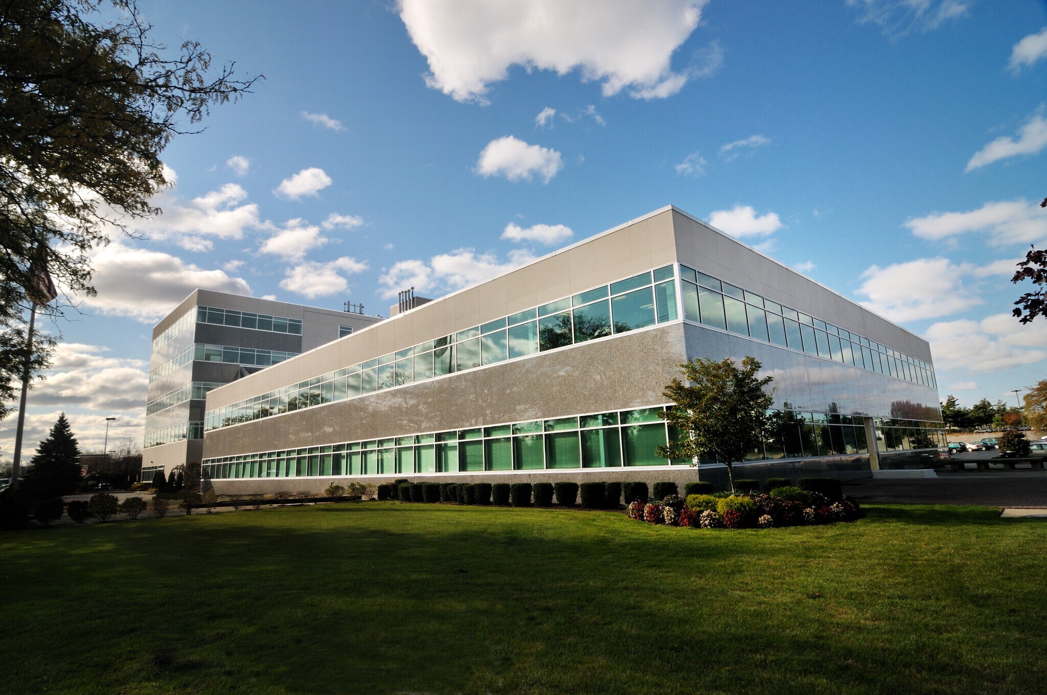 865 Merrick Ave, Westbury, NY à louer Photo du bâtiment- Image 1 de 9