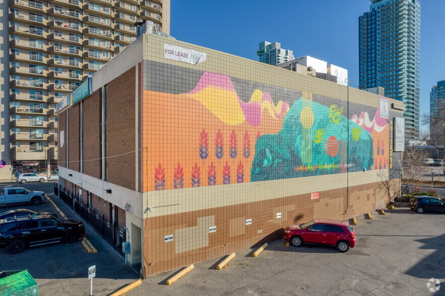 1000 9th Ave SW, Calgary, AB à louer - Photo du bâtiment - Image 2 de 4