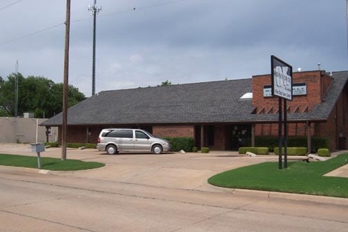 2613 N Van Buren St, Enid, OK for lease - Primary Photo - Image 1 of 3