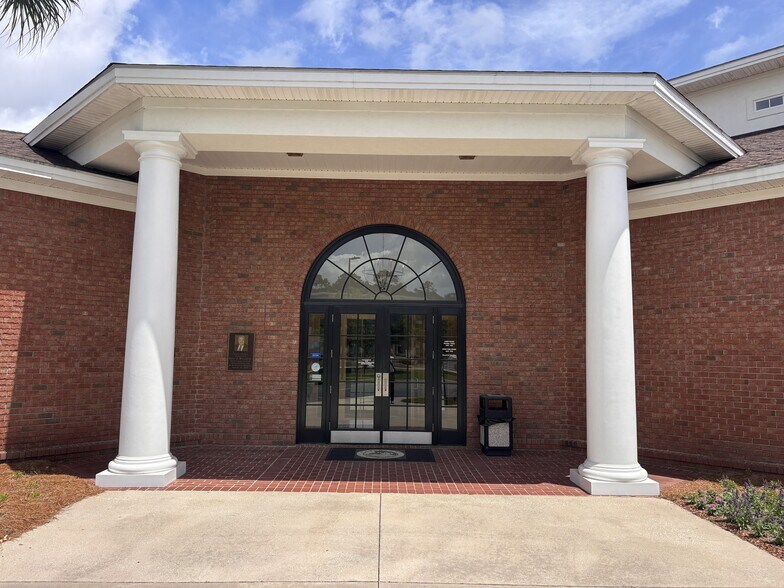 227 Gateway Center Blvd, Brunswick, GA à louer - Photo du bâtiment - Image 2 de 11