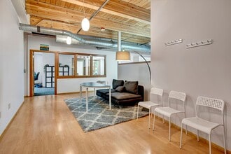 701 N 36th St, Seattle, WA à louer Photo du bâtiment- Image 2 de 3