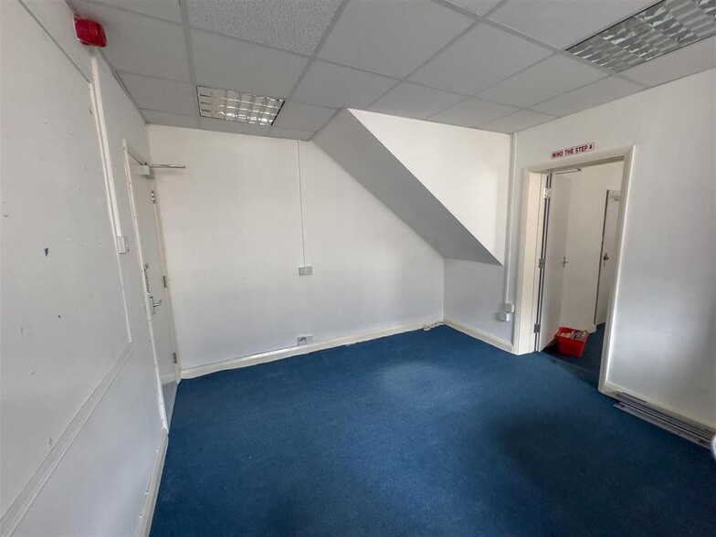 27B High St, Lutterworth for lease - Interior Photo - Image 2 of 11