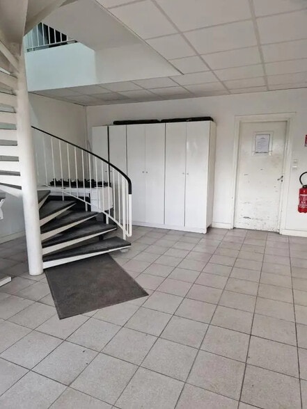 Flex in SAINT-OUEN-L'AUMONE for lease - Interior Photo - Image 3 of 9