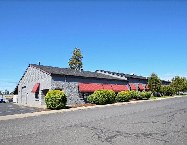 Plus de détails pour 742-746 SE Glenwood Dr, Bend, OR - Industriel à louer