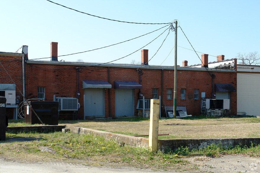 223 W Walnut St, Goldsboro, NC à louer - Photo du bâtiment - Image 2 de 3