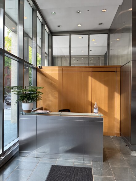 1320 19th St NW, Washington, DC à louer - Hall d’entrée - Image 3 de 7