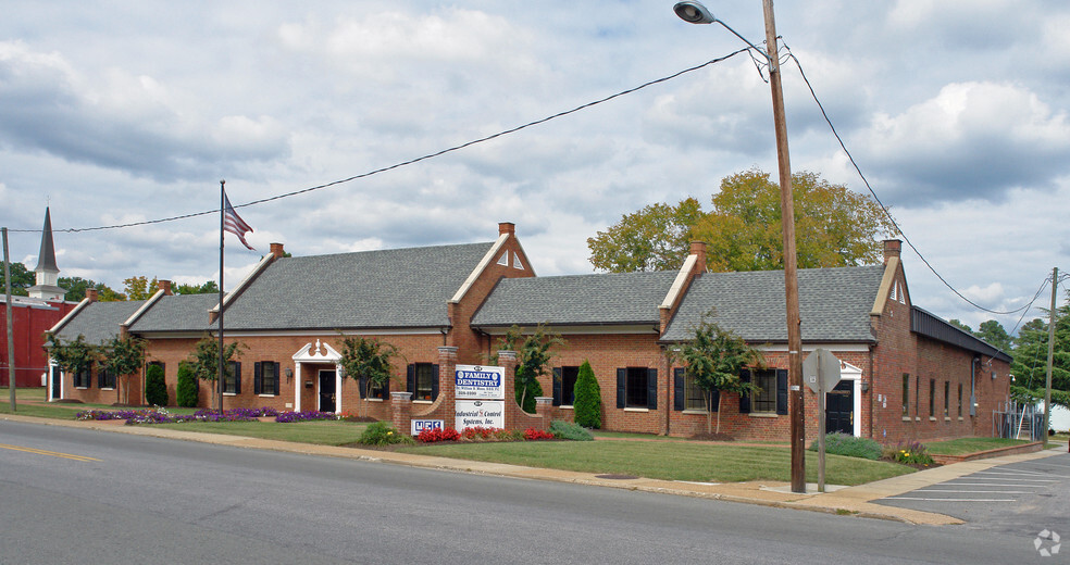 20-30 W Williamsburg Rd, Sandston, VA for sale - Primary Photo - Image 1 of 5