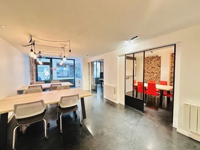 Office in Paris for lease Interior Photo- Image 1 of 12