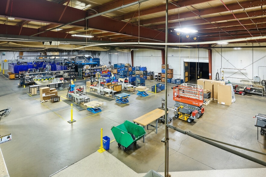 Lippert Components Manufacturing Campus portfolio of 2 properties for sale on LoopNet.ca - Building Photo - Image 3 of 13