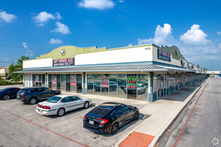 2000 SE Loop 410, San Antonio, TX for lease - Building Photo - Image 1 of 34