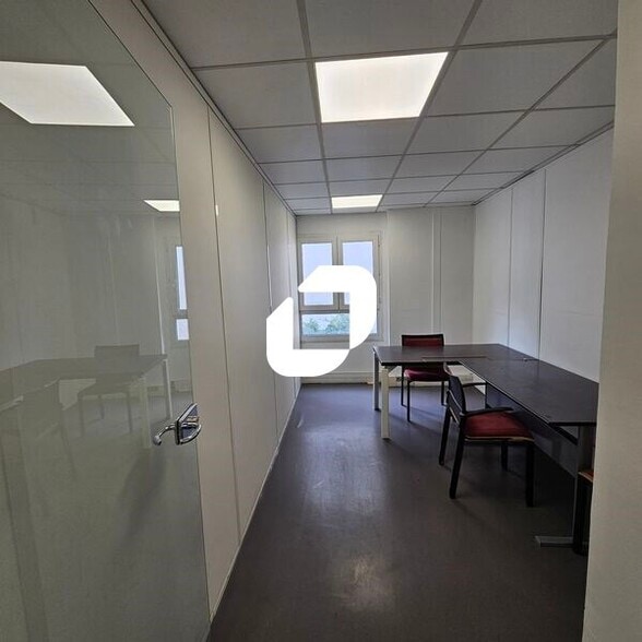 Office in Saint-Ouen-sur-Seine for lease - Interior Photo - Image 3 of 10