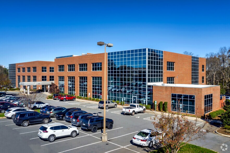 146 Medical Park Rd, Mooresville, NC à louer - Photo principale - Image 2 de 27