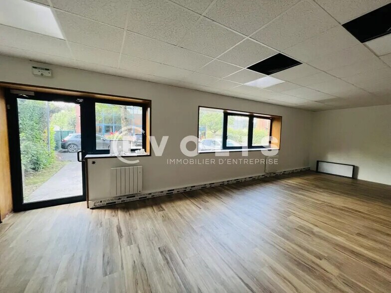 Bureau dans Savigny-le-Temple à louer - Photo intérieure - Image 3 de 11