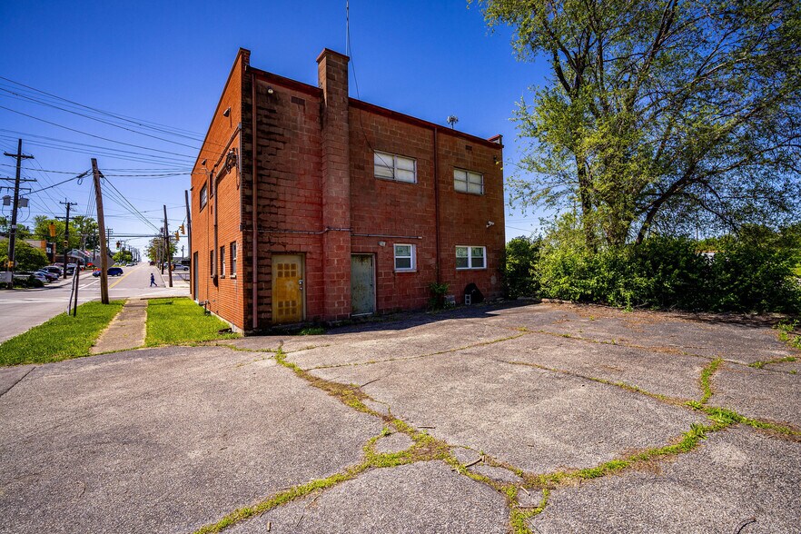 2198 Losantiville Ave, Cincinnati, OH à louer - Photo du bâtiment - Image 2 de 28
