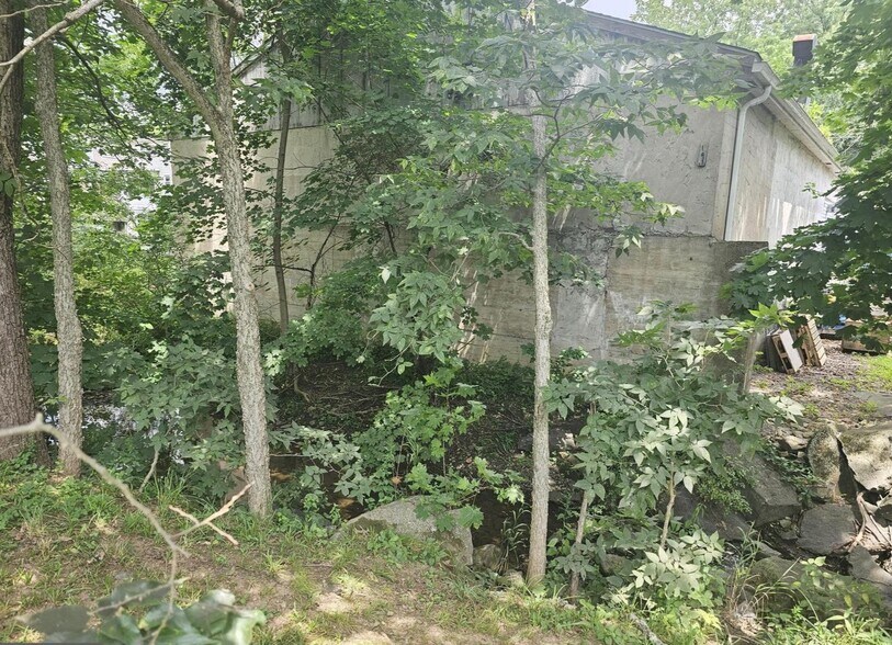 20 Main St, Schwenksville, PA à vendre - Photo du bâtiment - Image 2 de 4