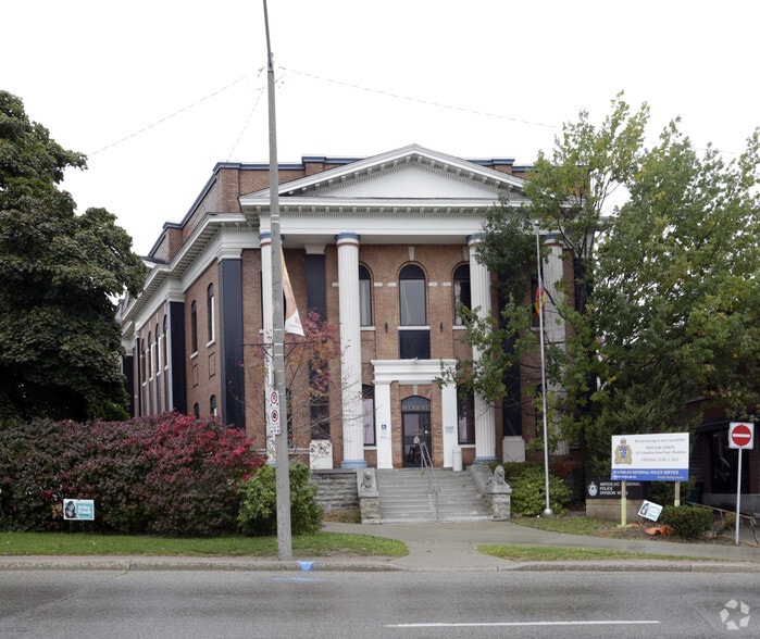 14 Erb St W, Waterloo, ON for lease - Primary Photo - Image 1 of 48
