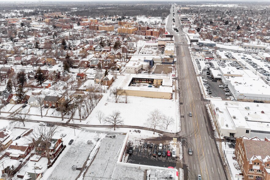 16329 Woodward, Highland Park, MI à vendre - Photo du bâtiment - Image 2 de 4