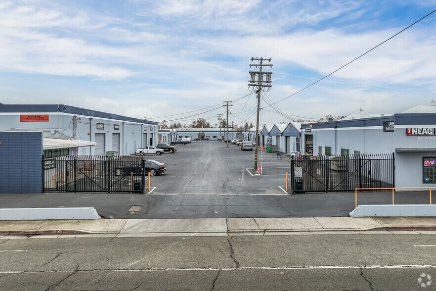 7500 14th Ave, Sacramento, CA à louer - Photo du bâtiment - Image 3 de 8