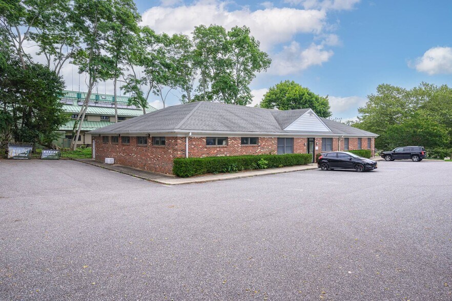 135 Windmill Ln, Southampton, NY à vendre - Photo du bâtiment - Image 3 de 29