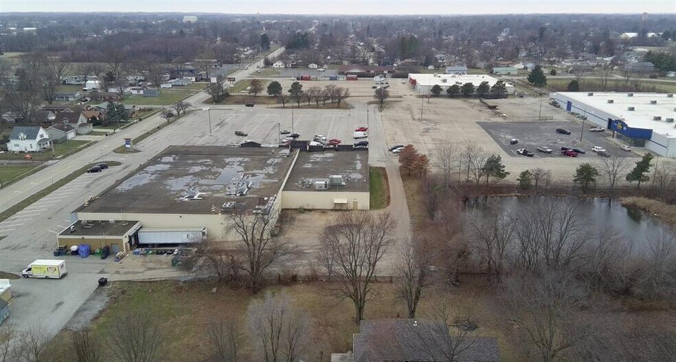 1741 E Chestnut St, Canton, IL à louer - Photo du bâtiment - Image 3 de 8
