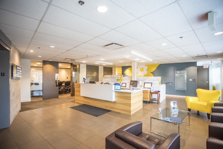 325 Manning Rd NE, Calgary, AB for sale - Lobby - Image 1 of 1