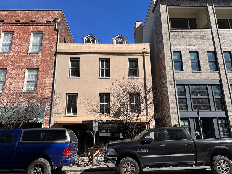12 W State St, Savannah, GA à louer - Photo du bâtiment - Image 2 de 3