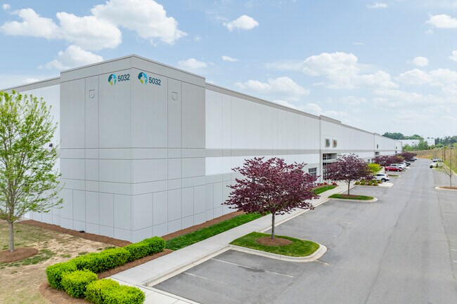 Plus de détails pour 5032 Sirona Dr, Charlotte, NC - Industriel à louer
