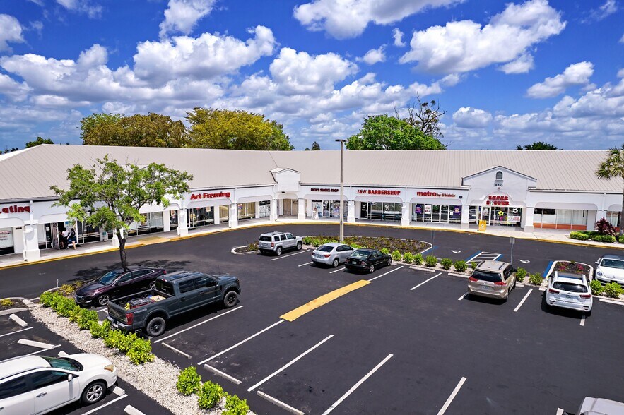 8793 Tamiami Trl E, Naples, FL à louer - Photo principale - Image 3 de 11
