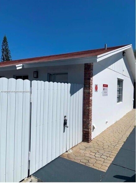 401 SE 23rd Ave, Boynton Beach, FL à vendre - Photo du bâtiment - Image 2 de 15