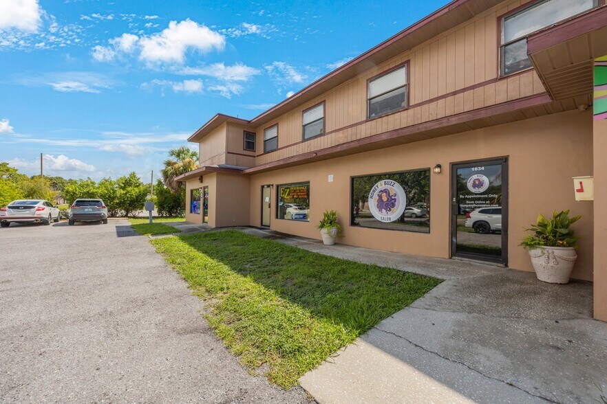 1626 49th St S, Gulfport, FL à vendre - Photo du bâtiment - Image 2 de 43