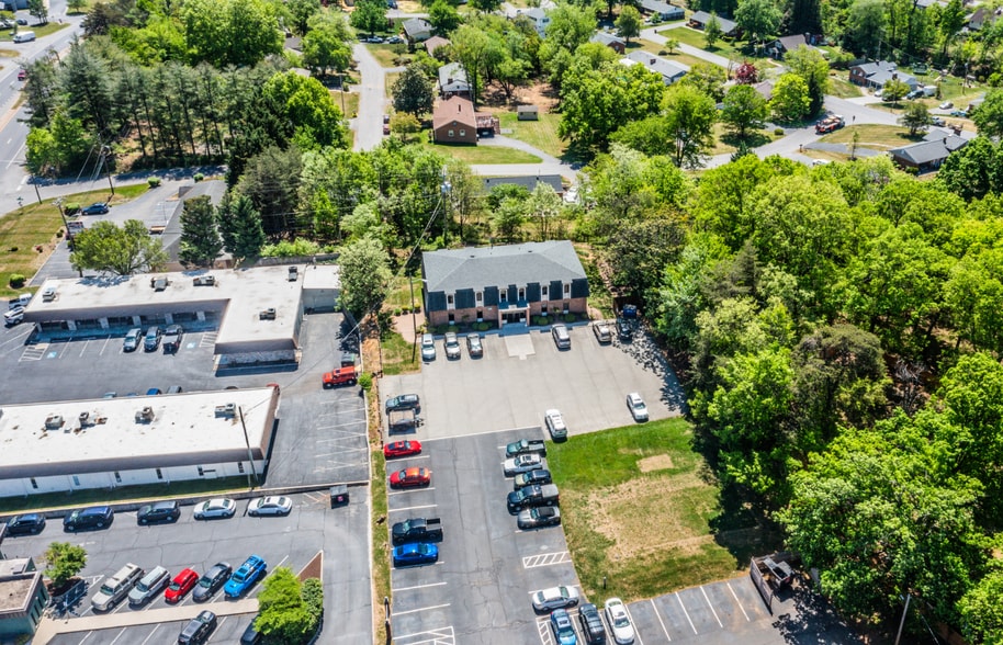 2129 Electric Rd, Roanoke, VA à louer - Photo du bâtiment - Image 3 de 9