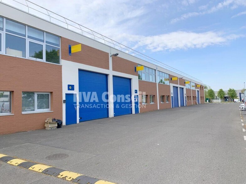 Industrial in SAINT-OUEN-L'AUMONE for lease - Building Photo - Image 3 of 11