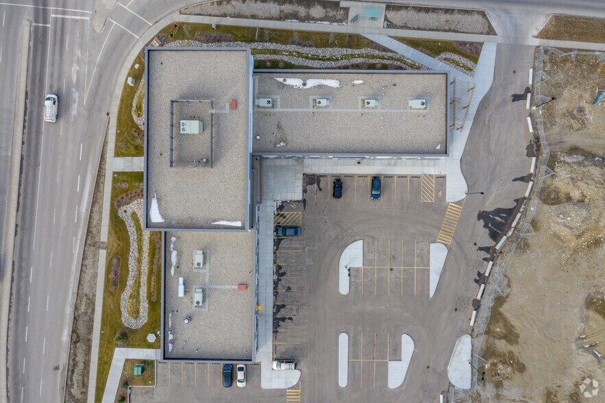 4 Royal Vista Way NW, Calgary, AB à vendre - Aérien - Image 2 de 7