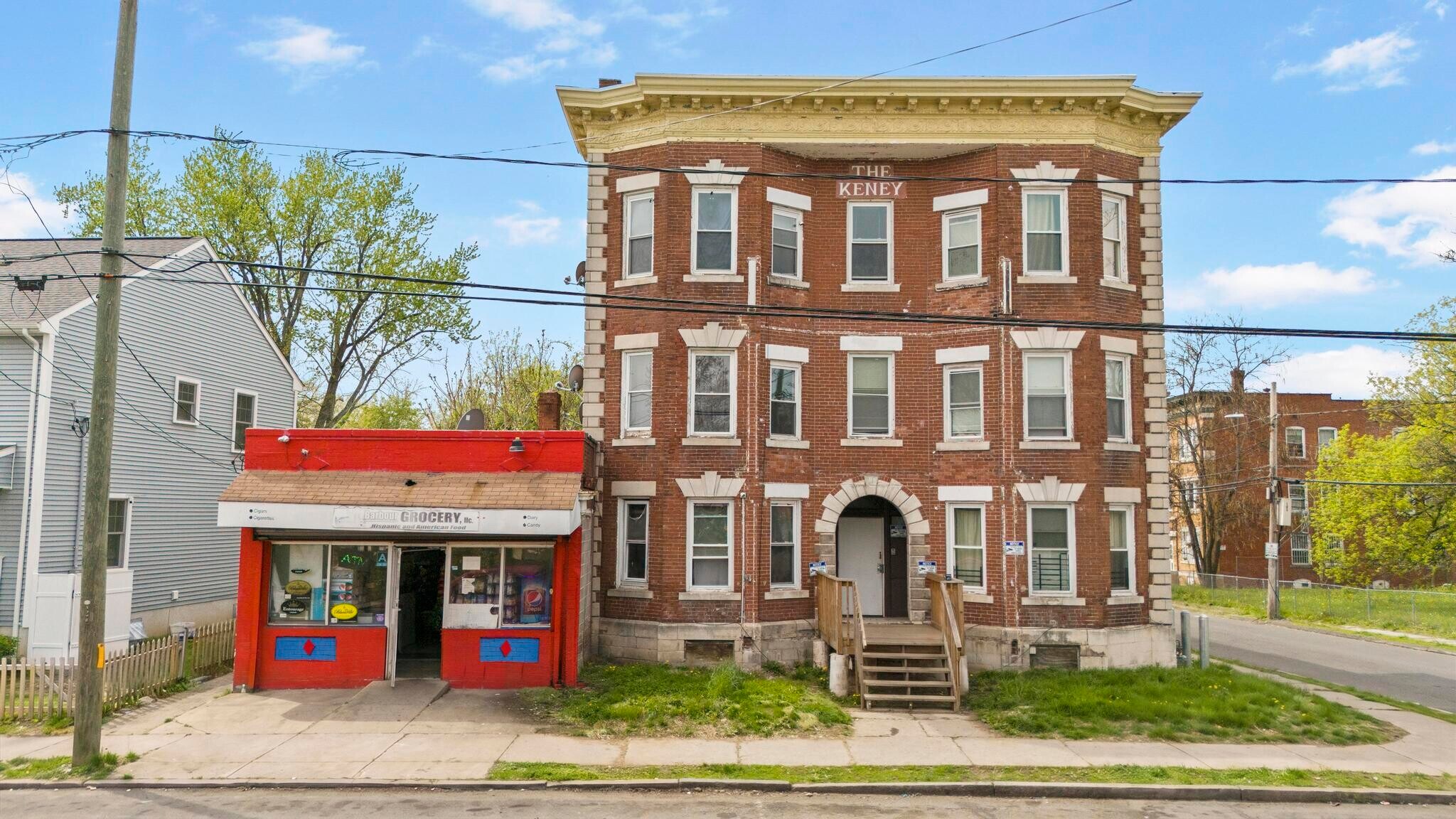 9% CAP | 13 Units Mixed-Use portefeuille de 2 propriétés à vendre sur LoopNet.ca Photo principale- Image 1 de 14