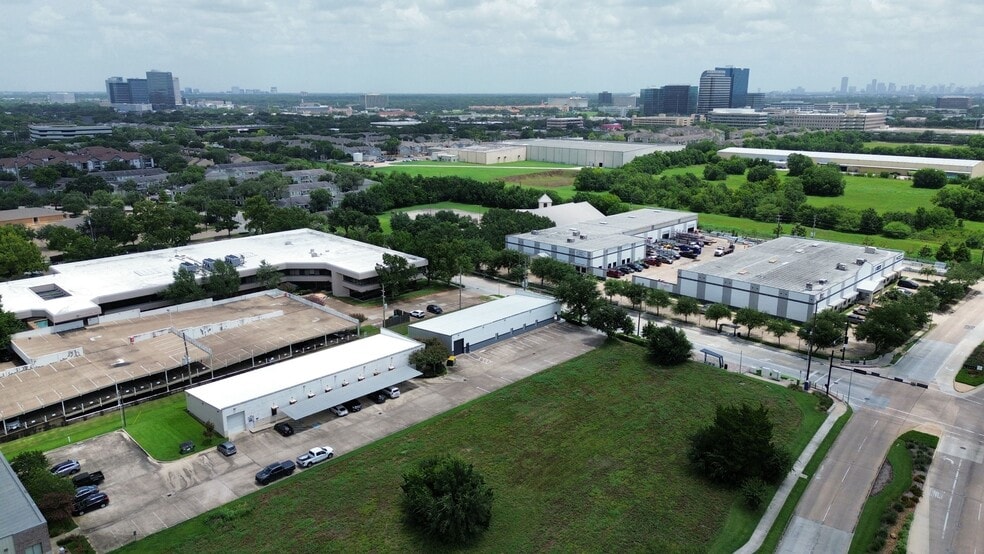 3664 Walnut Bend Ln, Houston, TX for lease - Aerial - Image 2 of 30