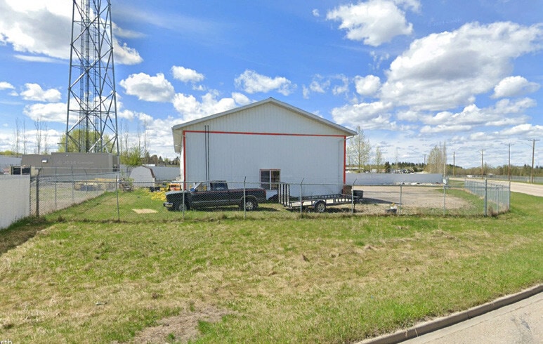 5222 40 St, Rocky Mountain House, AB à vendre - Photo du bâtiment - Image 3 de 12