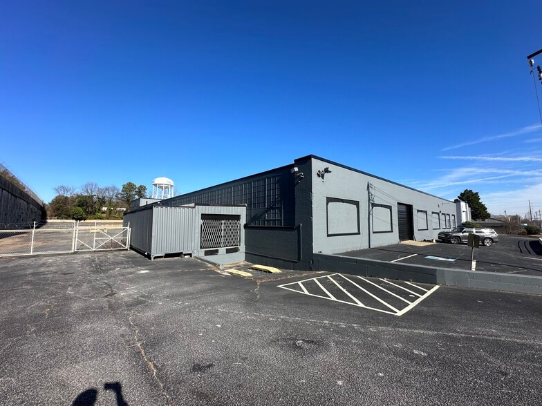1631 Willingham Dr, East Point, GA for lease - Building Photo - Image 3 of 6