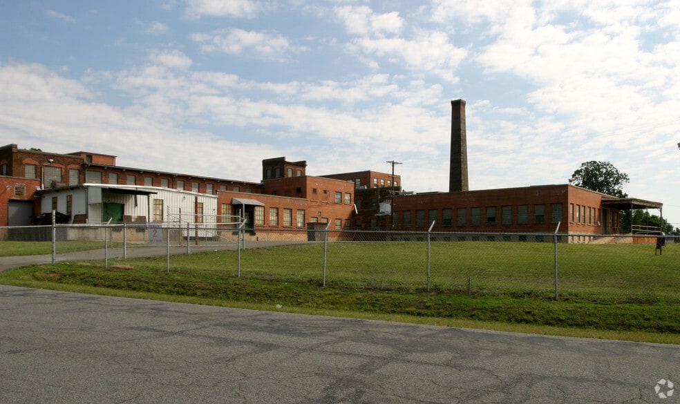 624-664 Gilmer St, Burlington, NC for lease - Building Photo - Image 3 of 6