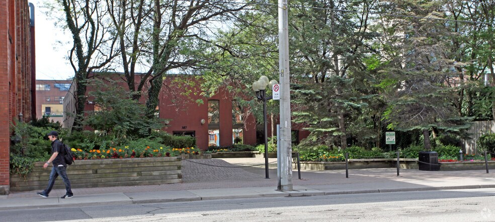 381-387 Richmond St E, Toronto, ON à louer - Photo du bâtiment - Image 2 de 6