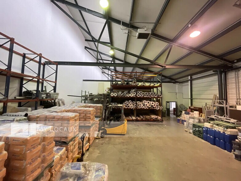 Flex in Saint-Denis for lease - Interior Photo - Image 3 of 13