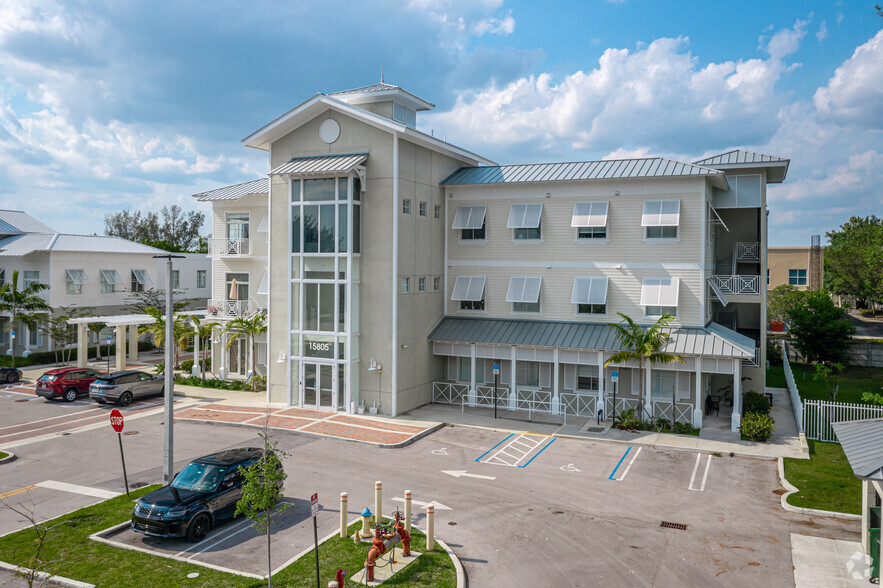 15801 Biscayne Blvd, North Miami Beach, FL for lease - Building Photo - Image 2 of 15