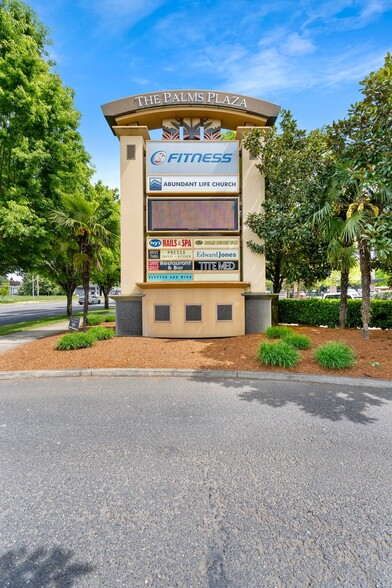 13019 NE Fourth Plain Blvd, Vancouver, WA à vendre - Photo du bâtiment - Image 2 de 9