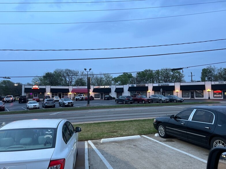 220 N Walnut Creek Dr, Mansfield, TX for lease - Building Photo - Image 3 of 11