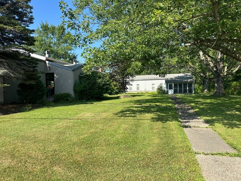 8700 Goodrich Rd, Clarence Center, NY à vendre - Photo du bâtiment - Image 3 de 45