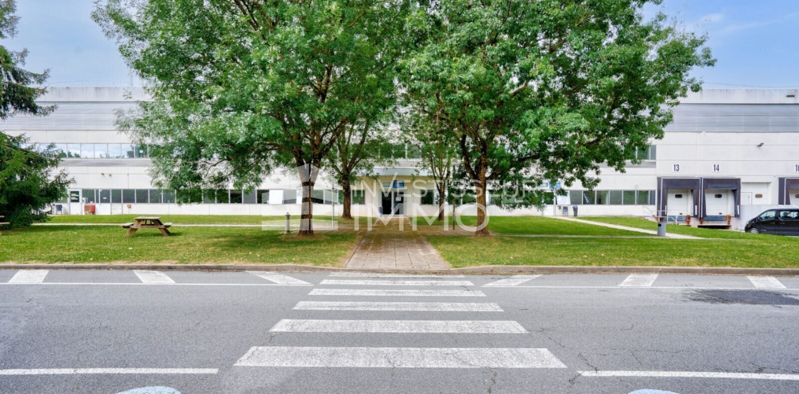 Flex in Bussy Saint Georges for lease Building Photo- Image 1 of 4