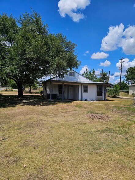 1080 W Goforth Rd, Buda, TX à vendre - Photo du bâtiment - Image 2 de 5