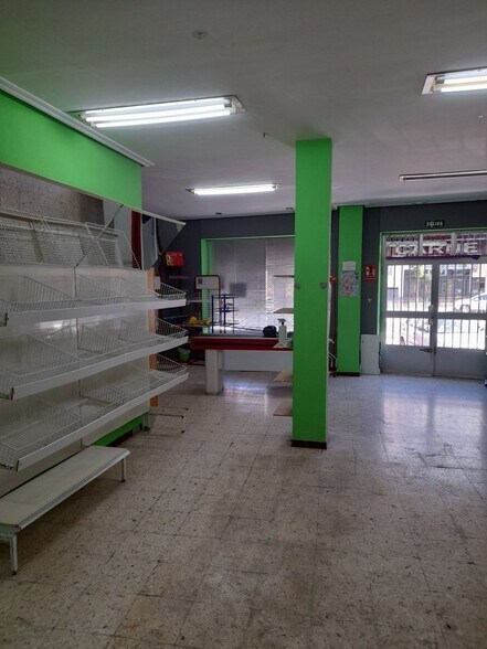 Retail in Cáceres, Cáceres for sale - Building Photo - Image 3 of 14