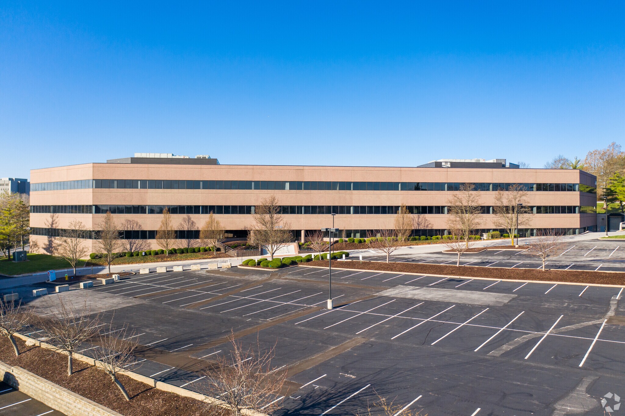 424 S Woods Mill Rd, Chesterfield, MO à louer Photo du bâtiment- Image 1 de 6